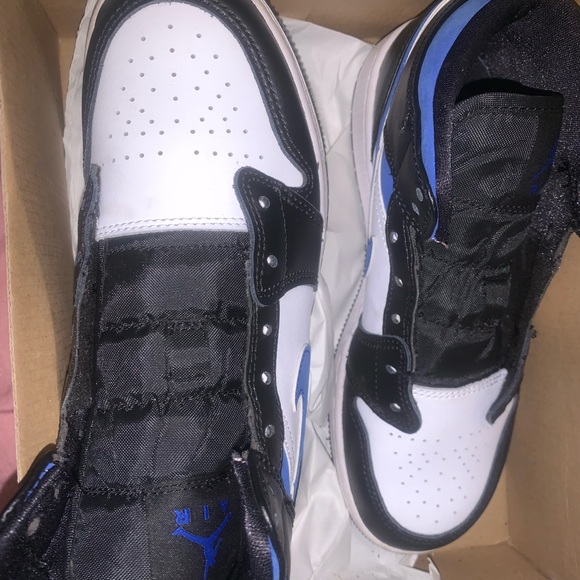 Jordan 1 Mids. No shoe laces - Picture 2 of 2